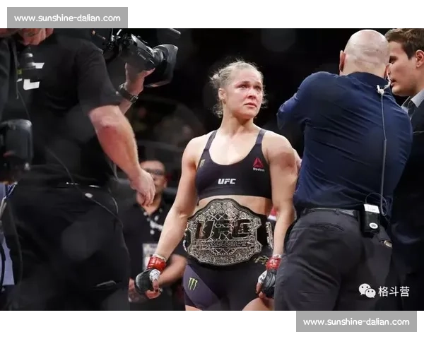 从嘴炮的狂妄挑衅到小鹰的绝对压制 UFC世纪大战背后的恩怨与终局